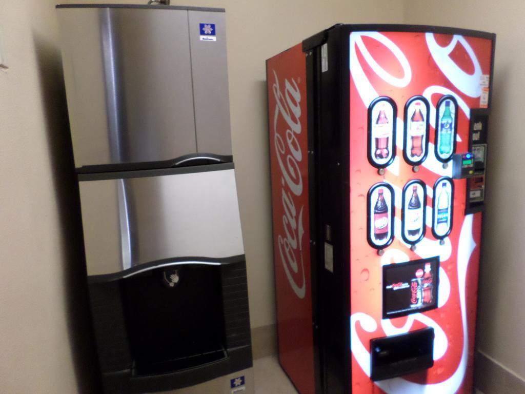 查尔斯湖康福特套房酒店 莱克查尔斯 外观 照片
