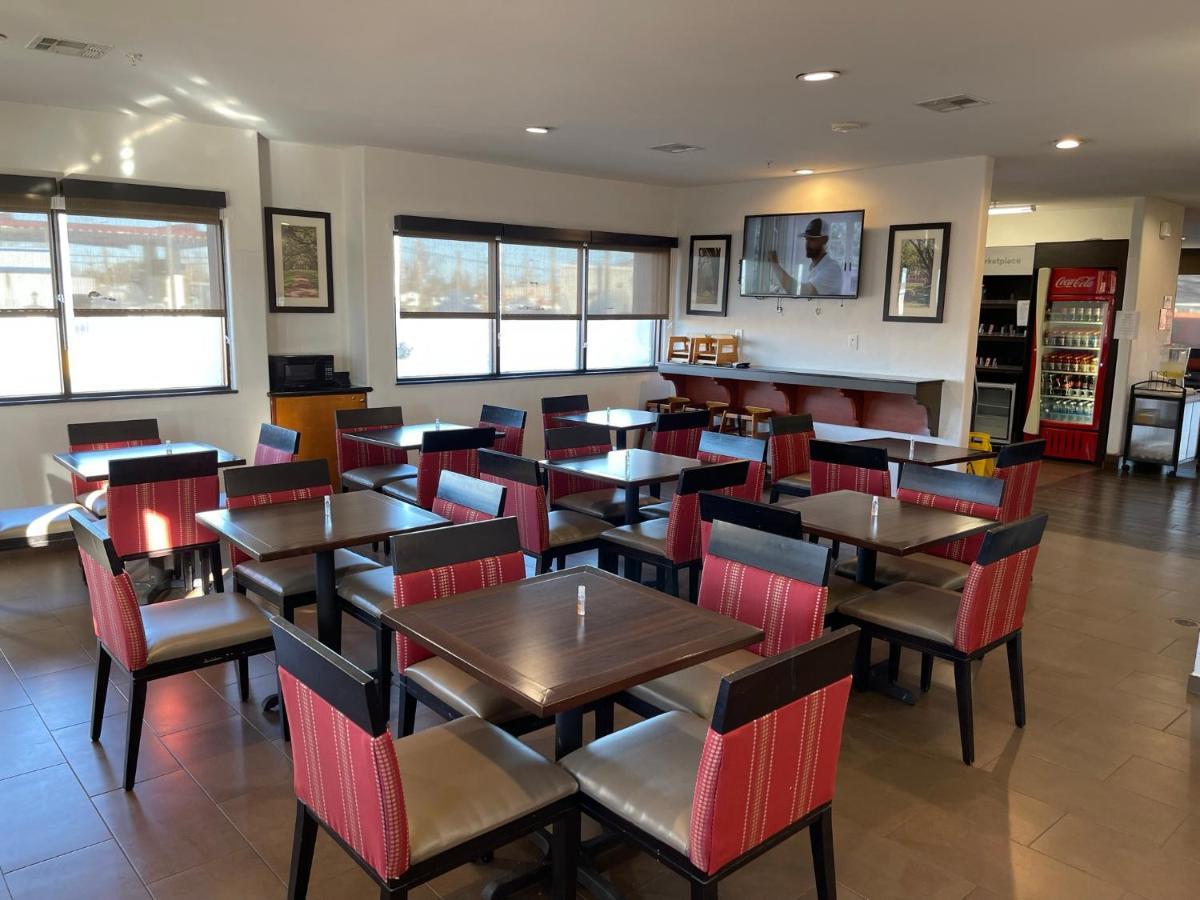 查尔斯湖康福特套房酒店 莱克查尔斯 外观 照片